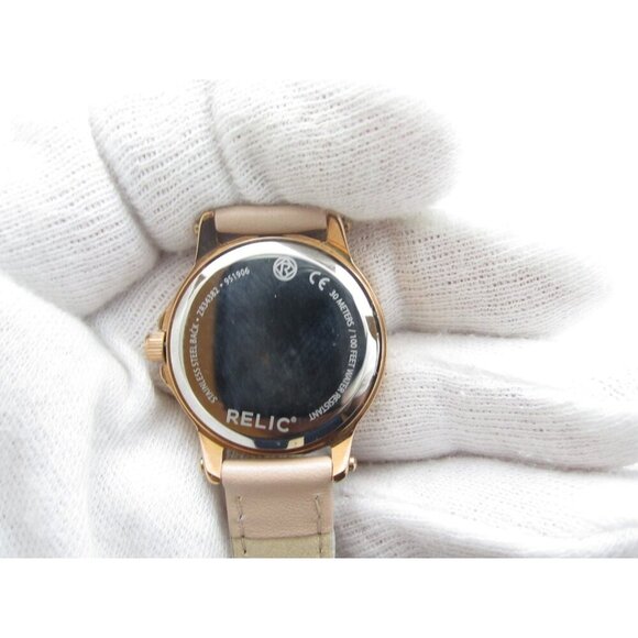New Women Relic Quartz WR Analog 28mm Round Watch (H938) "New Battery" - Picture 4 of 9